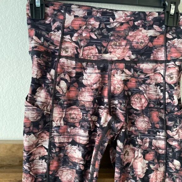 Lululemon‎ Crop II Nulux 19" Crop Pink Floral Print Leggings SZ 6 - Picture 5 of 6